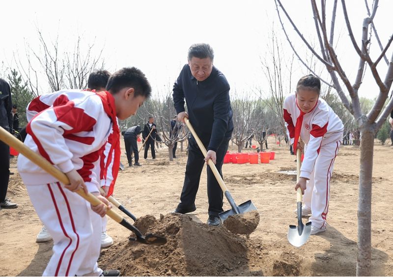 黨和國家領導人參加首都義務植樹活動