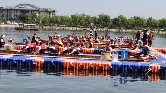 威海南海舉行第九屆龍舟爭霸賽