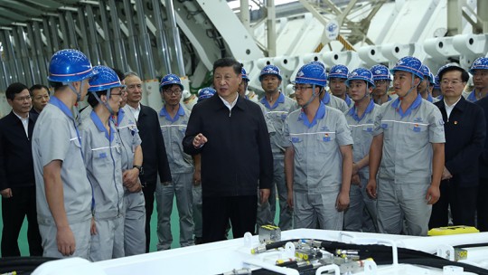 習近平在鄭州考察制造業(yè)企業(yè)發(fā)展和黃河生態(tài)保護