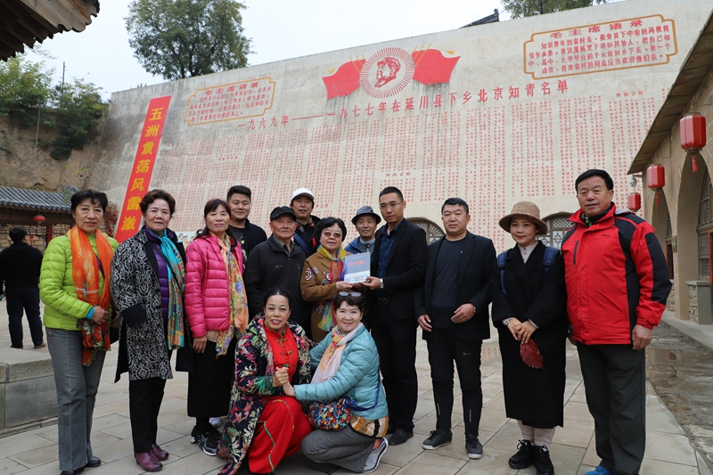CCTⅤ欄目運(yùn)營(yíng)總監(jiān)劉嘉有，帶隊(duì)紅色經(jīng)典輕騎兵藝術(shù)團(tuán)延安行
