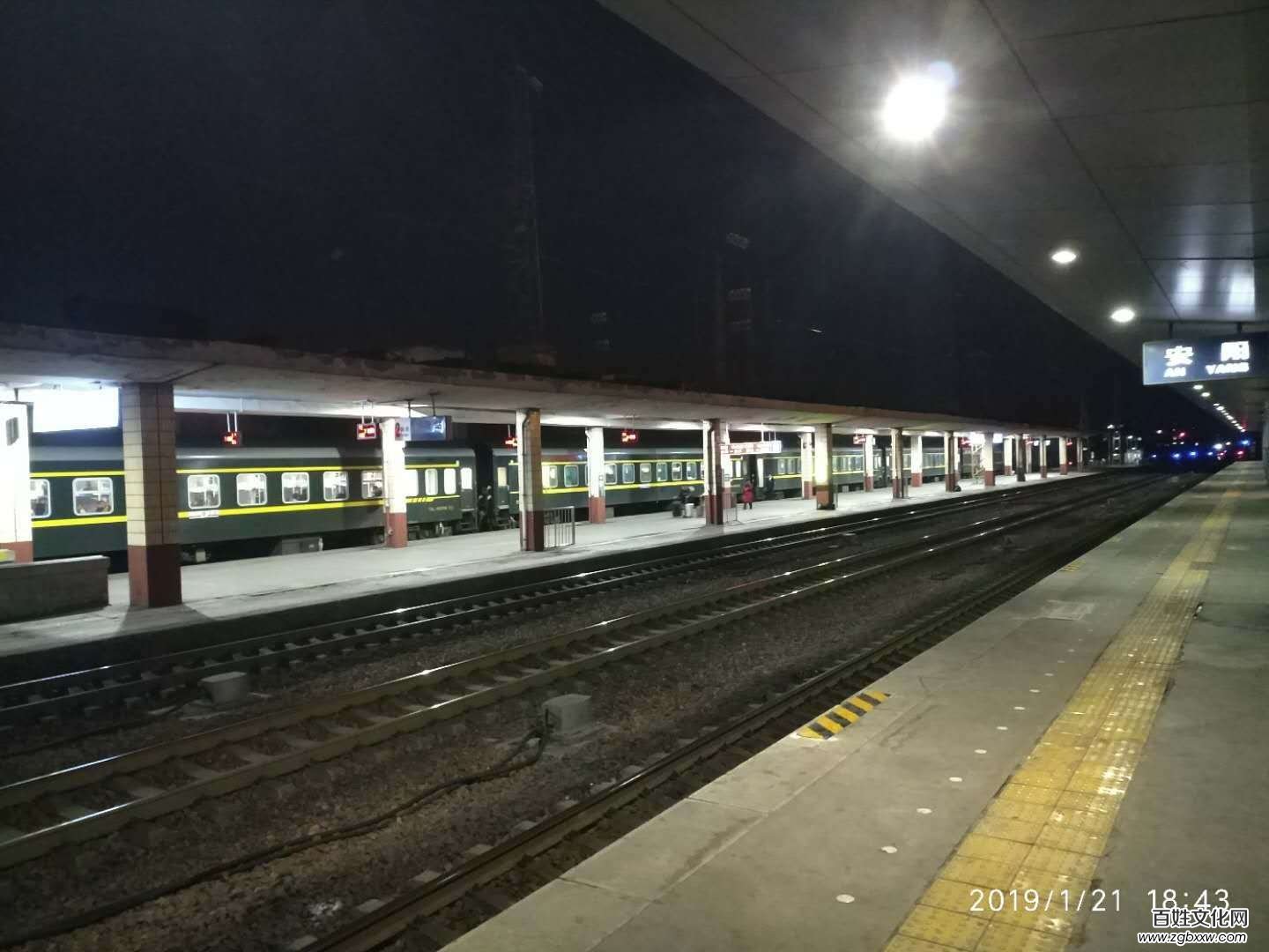安陽火車站首創(chuàng)普速車站站臺(tái)電子車廂標(biāo)