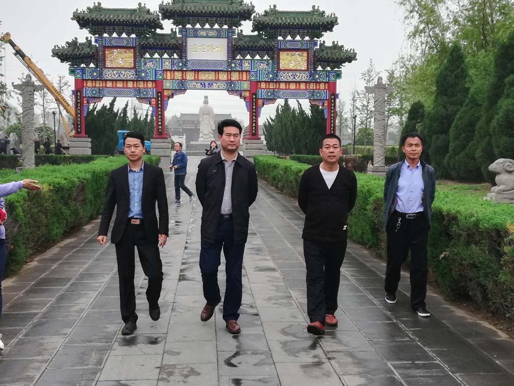 北京寫作學會文化藝術(shù)促進會執(zhí)行主席林臏一行到比干廟調(diào)研