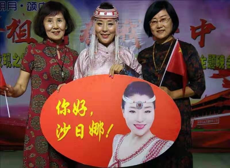 京視網(wǎng)手機(jī)臺(tái)《發(fā)現(xiàn)之旅》頻道“祖國(guó)在我心中”主題晚會(huì)在涿州舉辦，全場(chǎng)高歌“我和我的祖國(guó)”引爆中秋之夜
