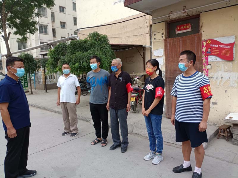 安陽璽景園志愿者逆行而上 服務小區疫情防控