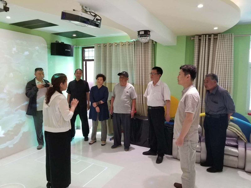 民建安陽(yáng)市第二支部到市育敏學(xué)校進(jìn)行慰問(wèn)