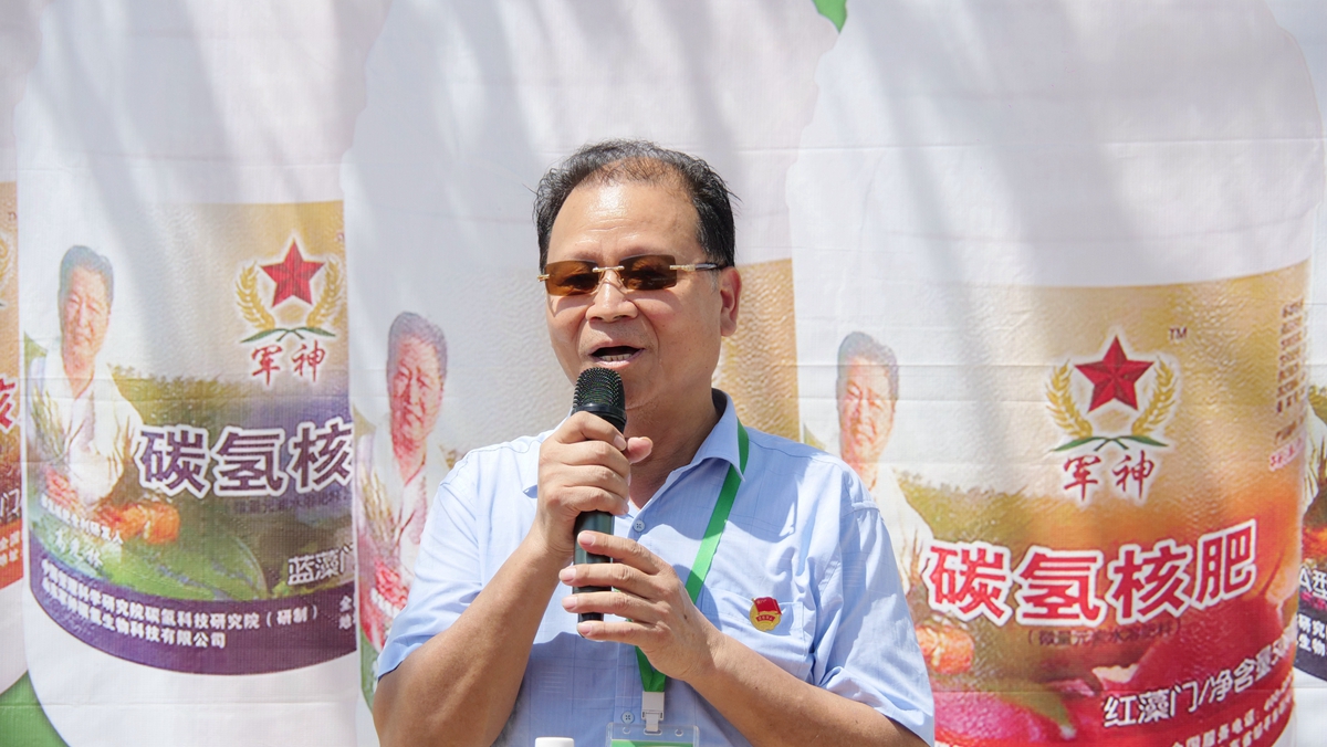 葡萄園里助農忙——碳氫核肥碳氫葡萄現場觀摩會在福建福安象環村召開