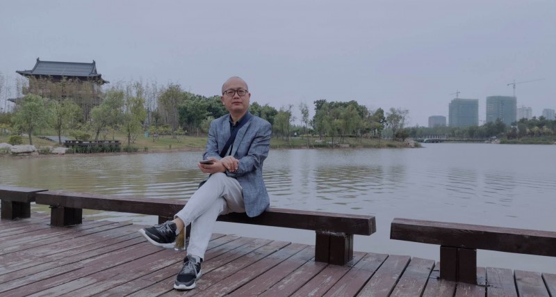 肖龍：西散南國文學社副主編