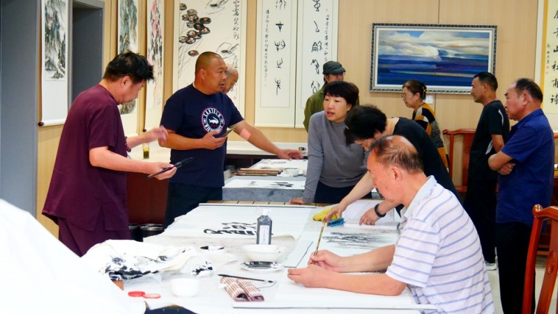 中華靳氏部分書畫名家南太行寫生創作暨第四屆藝術研討會在王莽嶺三寶山莊舉行