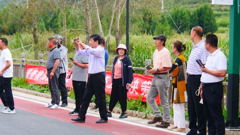 中華靳氏部分書畫名家南太行寫生創作暨第四屆藝術研討會在王莽嶺三寶山莊舉行