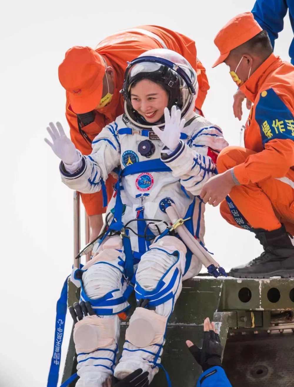 醉美童聲 唱響星辰大海——王亞平女兒趙蕓熙演唱《摘星星的媽媽回來了》 醉美童聲 唱響星辰大海——王亞平女兒趙蕓熙演唱《摘星星的媽媽回來了》