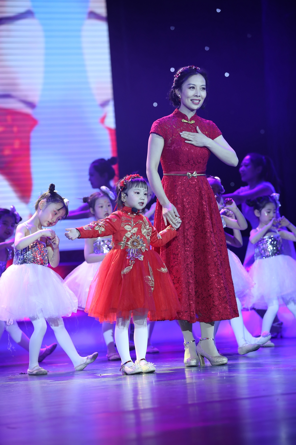 醉美童聲 唱響星辰大海——王亞平女兒趙蕓熙演唱《摘星星的媽媽回來了》 醉美童聲 唱響星辰大海——王亞平女兒趙蕓熙演唱《摘星星的媽媽回來了》